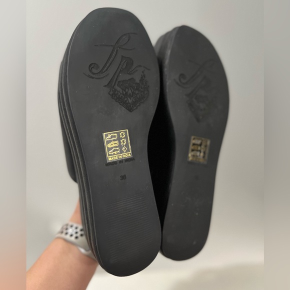 🌻🆕FREE PEOPLE Harbor Flatform Sandals-Black-Size 8 - Picture 14 of 16